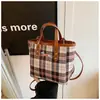 Moda Outono Estilo Estrangeiro Bolsa de Mão Nicho Estilo Coreano Design de Nicho Feminina 2024 Nova Bolsa de Balde Casual Cesta de Legumes