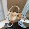 Bolso de Mano para Mujer de Nicho a la Moda 2025 Nueva Moda de Alta Gama para Hombro Cruzado Tipo Cubo