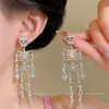 Pendientes de borlas con incrustaciones de diamantes transfronterizos europeos y americanos, pendientes exagerados de moda de nicho de alta gama, lujo ligero, pendientes únicos y elegantes para mujer