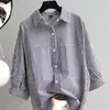 Nova Camisa Casual Listrada Vermelha e Branca de Manga Três Quartos para o Verão de 2026, Emagrecedora e Versátil, Estilo Europeu e Americano, Corte Solto para Exportação