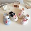 Zapatos Croc para Niñas 2026 Verano Nuevas Chanclas Elegantes con Puntera Cubierta de Perlas para Niños, Sandalias de Playa con Estilo para Niños Mayores
