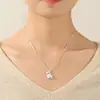 Collar Colgante de Loto 2025 Nuevo Regalo de Cumpleaños Día del Maestro para Madre Combinación Perfecta Lujo Ligero Sentido de Alta Gama