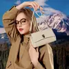 Bolsa feminina de nicho estilo coreano mais vendida, bolsa transversal moderna e estilosa, bolsa quadrada pequena de couro genuíno com fecho de cadeado, bolsa de ombro versátil