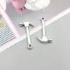 1 nuevo aleación de plata antigua serie de herramientas para el hogar colgante de llave inglesa de simulación colgante accesorios diy