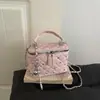 Bolso pequeño cuadrado de eslabones de cadena, estilo coreano, ligero, de lujo, con incrustaciones de diamantes, un bolso tote casual versátil y elegante, perfecto para el trabajo y se puede llevar como bolso de hombro o bolso cruzado.