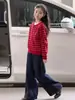 Calça Feminina 2026 Outono Novo Estilo Crianças Médias e Grandes Versátil Jeans de Cor Sólida Calça Wide Leg Roupas de Outono para Crianças Calça Reta