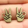 14X10Mm 1.1g Cor de Bronze Antigo Europeu e Americano Venda Quente Acessórios de Joia Retrô Pingente Gesto V