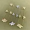 Versão de Luxo da Pulseira Trevo com Cravação Completa de Diamantes, Banhada a Ouro V com Pétalas em Ouro Rosa 18K, Moderna e Simples, Elegante e Sofisticada para Mulheres