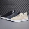 Sapatos Masculinos de Malha Vazada, Novo Estilo de Verão, Respiráveis e Confortáveis, Slip-On Masculino Simples com Bico Redondo, Sapatos Casuais