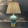 Lámpara de mesa de cerámica de porcelana azul y blanca estilo chino, iluminación decorativa para sala de estar y dormitorio, decoración del hogar retro y minimalista, hierro