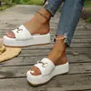Sandalias de moda con hebilla dorada llamativa, decorativas, de suela gruesa para mujer, chanclas de meter, puntera abierta, de una tira