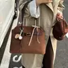 Bolso Tote de Moda Retro Estilo Coreano para Mujer 2025 Otoño e Invierno Nuevo Elegante y Exquisito Bolso de Hombro Bolso Simple de Axila