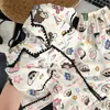 Nuevo Pijama Lindo de Moda Estilo Coreano Shin-Chan Tallas Grandes para Mujer, Estilo Primavera y Verano, Se Puede Usar Afuera, Conjunto de Tres Piezas de Ropa para el Hogar de Corte Holgado