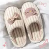 Lindas zapatillas de algodón para mujer para otoño e invierno, uso en interiores en casa, cálidas y afelpadas, diseño de dibujos animados, antideslizantes, silenciosas, pantuflas para el suelo del hogar