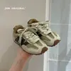 Tênis esportivos infantis feitos de couro genuíno, malha respirável, estilosos e versáteis, sapatos casuais para meninas, leves e com sola macia, sapatos da moda para meninos