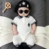 Mono de Verano Nuevo Estilo Coreano para Bebé con Cuello Polo de Moda y Mangas Cortas para Niños, Atuendo de una Pieza Súper Lindo para Usar al Aire Libre