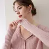 Novo Cardigã de Cashmere Slim-Fit Outono/Inverno 2026, Camisa Feminina Pequena com Gola Lapela, Cintura Franzida, Peça de Vestuário Feminina de Lã