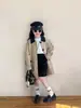 Otoño 2026 Nuevo Estilo Coreano Ropa Infantil Niñas Estilo Británico Gabardina Color Retro Bloque de Color Cuello Bolsillo Doble Abrigo de Longitud Media