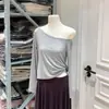 Camisa de manga larga ligeramente holgada, off-shoulder, gris/negro/blanco, para principios de otoño, mangas off-shoulder de mohair, corte holgado, con etiquetas