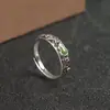 Anéis de casal para homens e mulheres, um par de anéis abertos de esmalte preto e branco com design de nicho de luxo leve, um presente para relacionamentos à distância