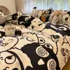 Conjunto de Cama de Quatro Peças Quarto de Estudante Capa de Edredom Luxo Leve Lençol de Cama Estilo Ins com Algodão Simples e Fashionável Conjunto de Três Peças para Homens e Mulheres