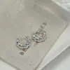 Pendientes retorcidos de temperamento simple para mujer, a la moda, temperamento, sentido del diseño, croissant, huecos, pendientes para el día a día, pendientes de hip hop, modernos