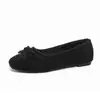 Zapatos de mujer de invierno cálidos de corte bajo, talla grande 42, de Bai Zhenhe, nuevos mocasines de lana cálidos de corte bajo, versátiles, con lazo, para otoño