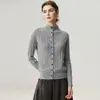 Cardigan de Tricô com Gola Alta de Caxemira Outono/Inverno 2026 Novo Design de Nicho Feminino Suéter Estilo Old Money Peça de Cima Externa