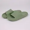 Pantuflas al por mayor con sensación de caminar sobre las nubes para mujer, Pantuflas de baño gruesas antideslizantes de verano para interiores para parejas, Adecuadas para uso en exteriores