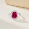 Oferta Especial Dia da Deusa Anel de Rubi Cultivado Anel Feminino Diamante de Alto Carbono Design Simples de Nicho Anel de Luxo Leve Fabricante Atacado