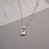 Colar Pingente Quadrado de Diamante Retro Corrente de Clavícula com Pérola de Água Doce Estilo Europeu e Americano Acessórios Elegantes de Luxo Leve Joias Transfronteiriças para Mulheres