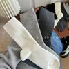 Calcetines Blancos y Grises para Mujer, Calcetines de Media Pantorrilla, Calcetines Largos de Algodón Puro para Primavera y Otoño, Calcetines Holgados de Estilo Japonés con Rayas Verticales de Canalé, Combinados con Zapatos Pequeños de Cuero, Modernos