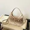 Bolso de mano peludo, simple y elegante, para mujer, nueva colección otoño 2026, moderno y chic, con una sensación relajada y cómoda, adecuado para llevar al hombro o cruzado