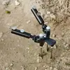 Soporte para caña de pescar con estaca para el suelo, soporte doble universal de doble cabeza para cañas, soporte universal para cañas con pedal de estaca para el suelo