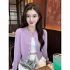 Estilo suave y relajado, cárdigan de punto morado con cuello redondo para mujer, nueva colección otoño/invierno 2026, moderno y único, un top corto muy elegante