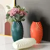 Jarrón de Plástico Creativo Nórdico Decoración para Sala de Estar en Casa Flor Seca Arreglo Floral Resistente a Caídas Cerámica de Imitación Transfronterizo Caliente Jarrón