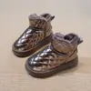Botas de nieve para niños, forradas de felpa para abrigar, zapatos de algodón para niñas, colección de invierno 2026, botines de moda para niños, botas de algodón con malla y charol