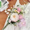 Sosteniendo un Ramo de Flores Artificiales, Flores de Seda, Hortensias, Rosas, Arreglos de Flores Falsas, Accesorios para Fotos de Temporada de Bodas y Graduaciones
