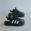 Zapatillas de niña modernas y versátiles, nueva colección primavera/verano 2026, zapatos infantiles de suela blanda, talla mediana a grande, zapatillas de entrenamiento alemanas con cordones