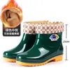 Galochas de inverno, forradas com fleece, de cano curto, sapatos impermeáveis femininos, galochas antiderrapantes para adultos, quentes, adequadas para trabalhadores de escritório, capas de sapato de borracha, uso na cozinha
