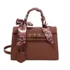 Bolso de mano moderno y elegante para mujer 2026 nueva textura retro alto valor estético simple textura de uso diario bolso cruzado pequeño cuadrado