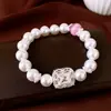 Pulseira Quadrada de Flor com Pedras de Zircônia Cúbica, Olho de Gato e Pérolas, Pulseira de Luxo Leve com Toque de Alta Qualidade, Acessório de Mão Versátil com Personalidade e Temperamento
