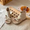 Nuevas Sandalias Romanas Huecas de Verano 2026 para Niñas, Suela Suave, Antideslizantes, Punta Cerrada, Zapatos de Playa Transpirables para Niños Mayores