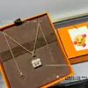 Collar Kelly Kangkang, Oro V, lleno de diamantes, letra H, diseño "Amor Hogar", artesanía de precisión CNC, chapado en oro rosa de 18K, collar para clavícula que no se decolora