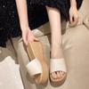 Comércio exterior salto inclinado feminino 2025 primavera novo europeu e americano fundo grosso casual salto inclinado chinelo tamanho grande