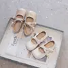 Sapatos de Couro para Meninas 2026 Nova Coleção Primavera e Outono Estilo Pequena Chanel Sapatos Individuais Infantis Moda para Bebês Sola Macia Sapatos de Princesa