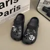 Pantuflas perforadas para mujer, antideslizantes, de suela gruesa, lindas de dibujos animados, para el hogar, para aumentar la altura, antideslizantes, estilo nuevo, para exteriores, de punta cerrada para mujer