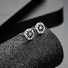 Brincos Cluster de Diamante Cheio de Novo Estilo Transfronteiriços para Homens, Modernos e Versáteis, Brincos de Flor de Íris em Forma de Cruz de Alto Padrão para Mulheres