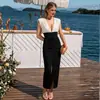 Trajes de baño nuevos de estilo europeo y americano: Conjunto de traje de baño de una pieza con bloques de color blanco y negro y escote en V para mujer, un artículo popular de venta al por mayor transfronteriza