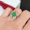 Anillo de Calcedonia Verde Incrustado de Mano Rápida de TikTok Esmeralda Verde Imitación Hielo Alto Lujo Escalera Diamante Cuadrado Anillo de Diamante de Lujo